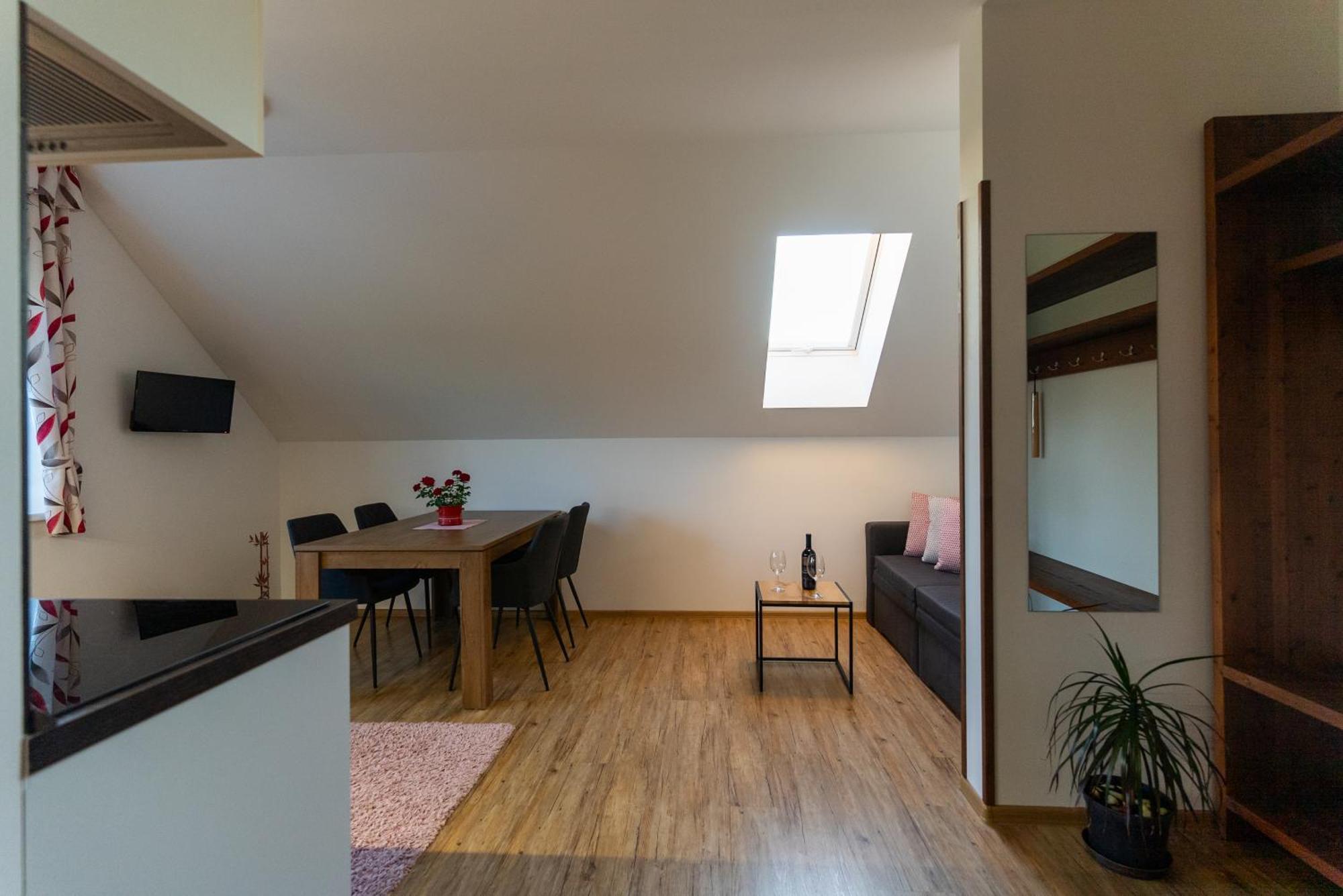 Apartmany Kohoutek A Slepicka V Novohradskych Horach Nove Hrady  Exterior photo